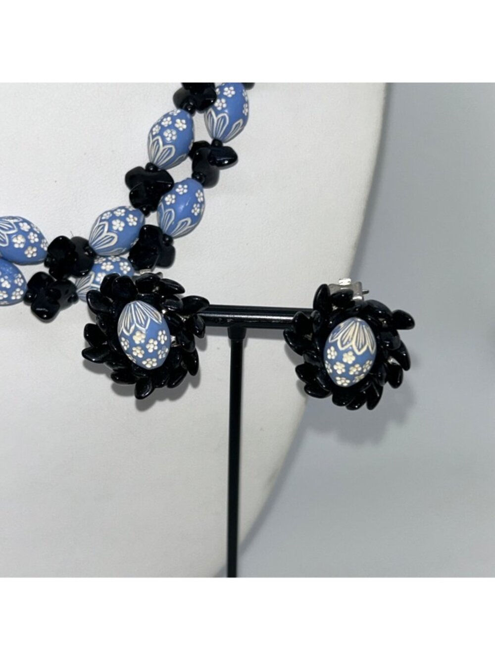 Vintage West Germany Blue & Black Easter Egg Bead Necklace Box Clasp Clip-On - Picture 5 of 16
